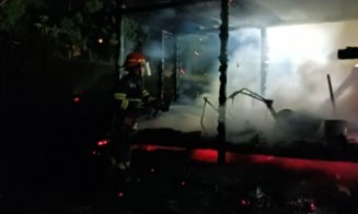 O magazie din Dej a luat foc! De la ce a pornit incendiul
