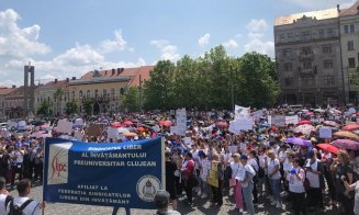 Protestul părinților clujeni de susținere a educației și a grevei din învățământ, joi 8 iunie, în Piaţa Unirii
