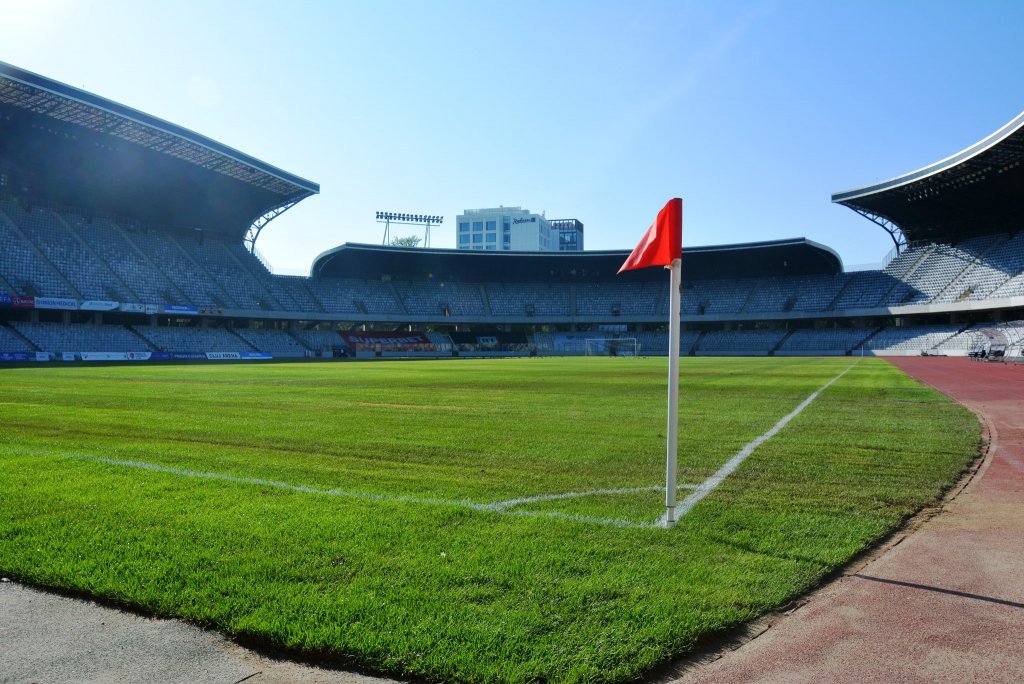 Cluj Arena nu e încă GATA pentru Euro U-21! Se schimbă porțile și se montează noi bucăți de gazon