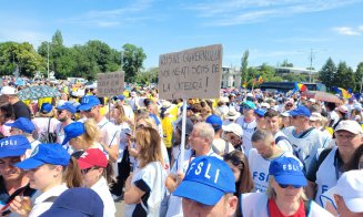 Premierul Ciucă, noi negocieri cu sindicatele. Între timp, mii de profesori protestează în fața Guvernului