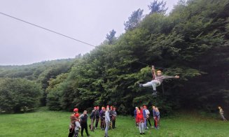 Tabără inedită pentru elevii clujeni cu deficiențe de vedere. Se vor bucura de cățărat, tiroliană și parc de aventură