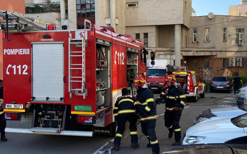 Incendiu la un bloc din Mănăștur! Un apartament a luat foc din cauza unei tigăi uitate pe foc! Un bărbat a fost găsit inconștient