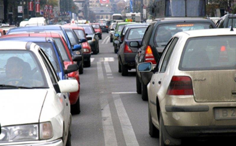 Modificare în Codul Rutier. Șoferii, obligați să folosească luminile de întâlnire în timpul zilei pe toate drumurile