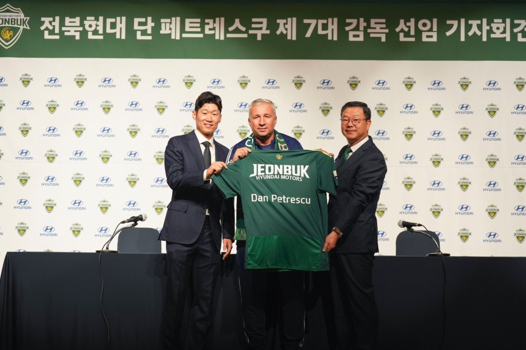 Dan Petrescu, prezentat oficial la Jeonbuk