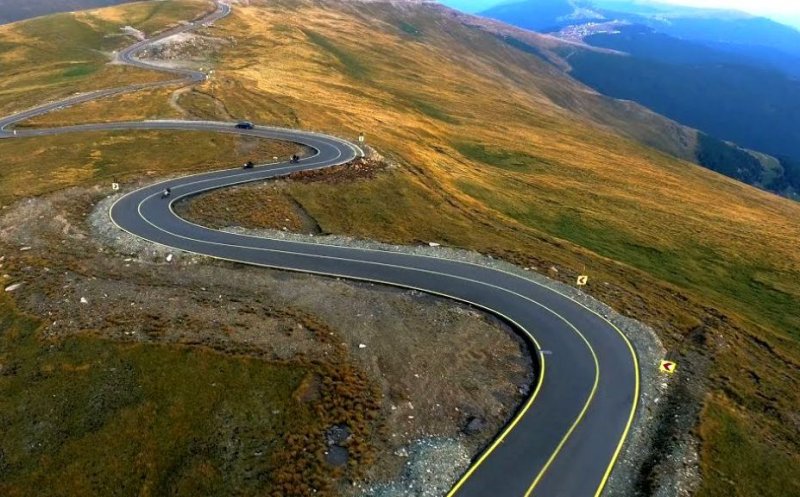 Se redeschide Transalpina. Între ce ore se va putea circula pe cea mai înaltă şosea din România