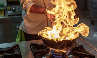 Incendiu la un restaurant din Cluj-Napoca. Un aparat de gătit a luat foc