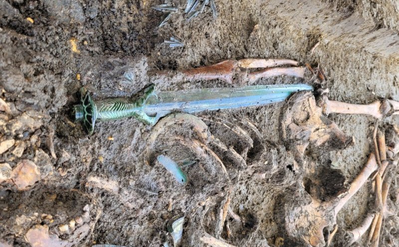 O sabie veche de 3.000 de ani a fost descoperită de arheologi. Cât de bine s-a păstrat