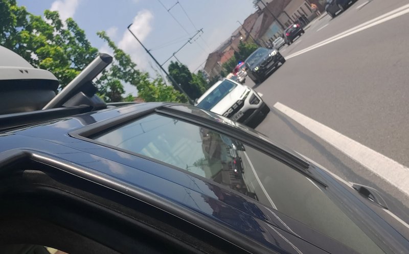Acident GRAV pe Moților. O persoană, prinsă sub roțiile unei mașini