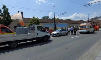 Acident GRAV pe Moților. O persoană, prinsă sub roțiile unei mașini