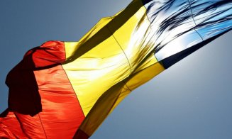 Lege promulgată: Pe drapelul României nu pot fi adăugate alte inscripţii şi simboluri în afara celor aprobate legal