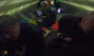 Cum arată interiorul submarinului dispărut Titanic. Nu există scaune, iar pasagerii intră descălțați