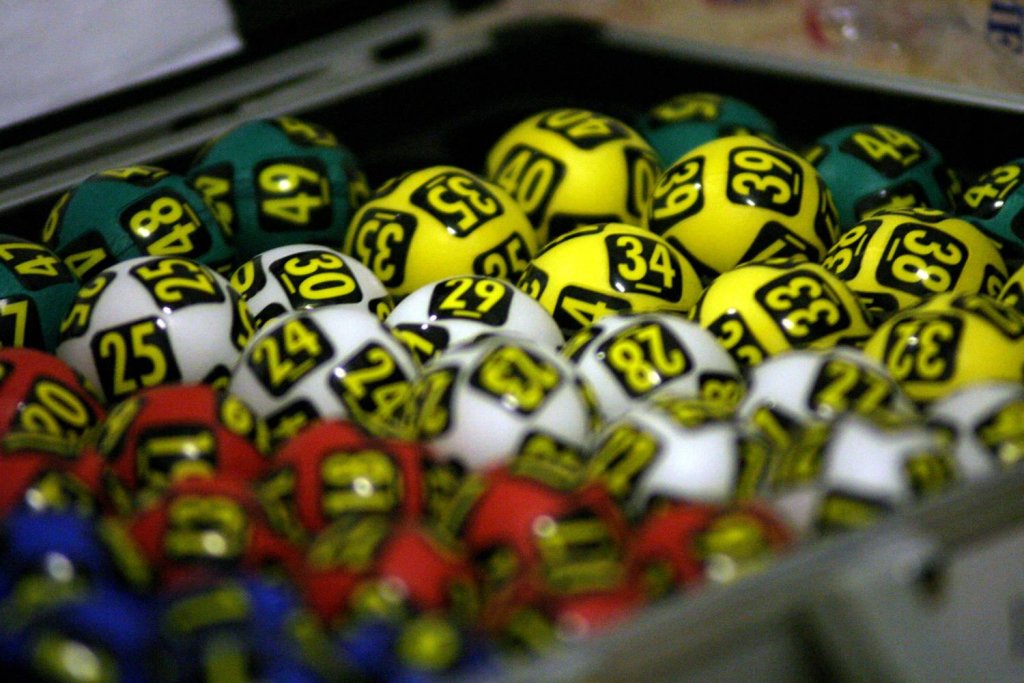 S-a câștigat "cel mai mare premiu din istoria Loto 6/49"! Suma uriașă pe care o încasează câștigătorul