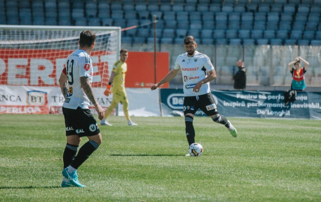 Florin Ilie va continua în Superligă după despărțirea de "U" Cluj. Fundașul a fost prezentat oficial