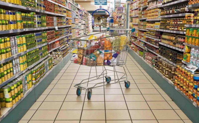 Protecția Consumatorilor obligă magazinele să afișeze preţul cel mai mare şi cel mai mic cu aceleaşi caractere