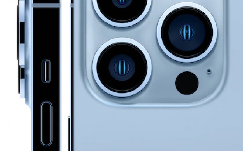 Bătălia titanilor din industria telefoanelor – ce telefon să îți alegi?