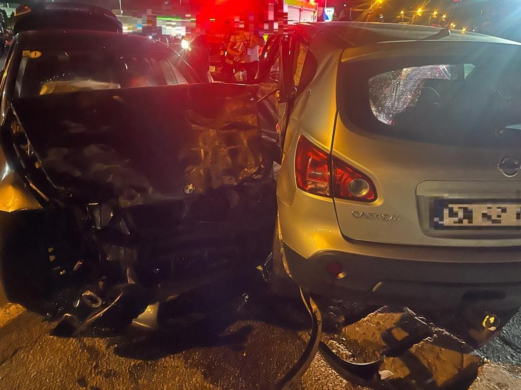 ACCIDENT în judeţul Cluj cu 2 maşini şi 6 victime cu vârste între 17 și 22 de ani / O maşină, cu portocala de începător