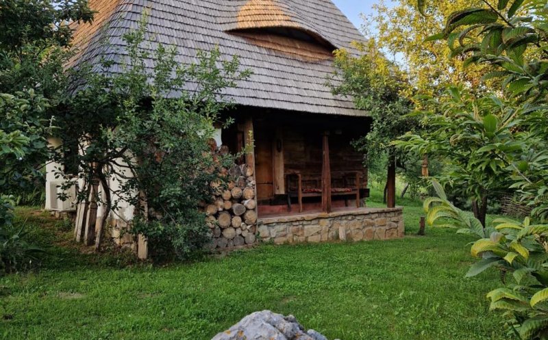 Cătunu' lui Victor, locaţie de vacanţă cu căsuţe vechi de peste 100 de ani / Claudiu Salanţă: Felicitări!