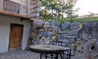 Cătunu' lui Victor, locaţie de vacanţă cu căsuţe vechi de peste 100 de ani