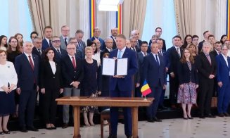 Ceremonie la Palatul Cotroceni. Președintele Klaus Iohannis promulgă Legile Educației