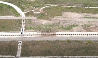 Alunecare de teren uriaşă pe A10 Sebeș-Turda. Există riscul ca versantul să se prăvălească peste autostradă