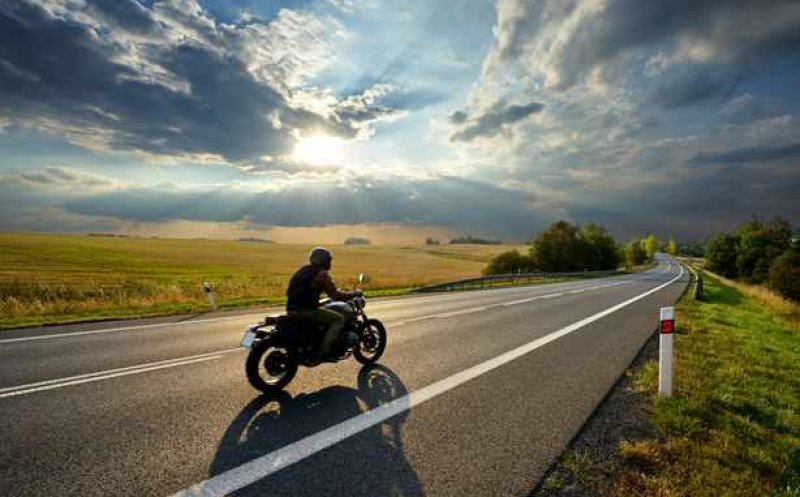 Iohannis a retrimis la Parlament legea care dă dreptul șoferilor cu permis B să conducă şi unele motociclete