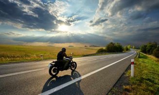 Iohannis a retrimis la Parlament legea care dă dreptul șoferilor cu permis B să conducă şi unele motociclete