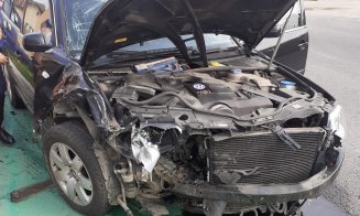 ACCIDENT cu două mașini în Turda. Bărbat, transportat la spital