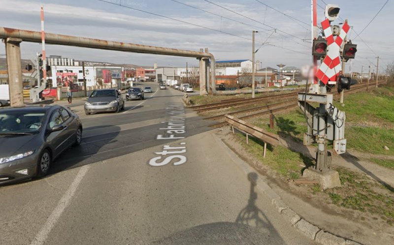 S-a ales cu permisul suspendat și cu o amendă usturătoare după ce a "fentat" bariera de pe strada Fabricii de Zahăr