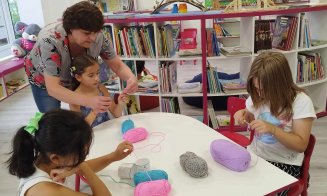 Te plictisești acasă în vacanţă? Activităţi pentru copii la biblioteca din Mănăştur
