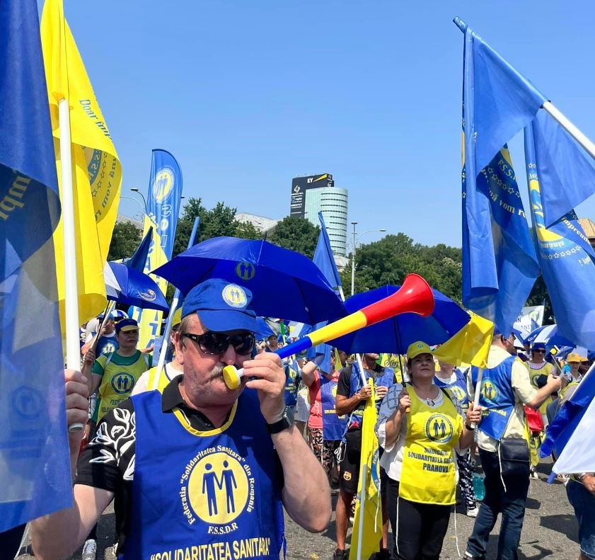 Protest de amploare a angajaților din Sănătate la Guvern. Se amenință cu GREVA GENERALĂ/ Ministerul Sănătății, acord cu sindicaliştii
