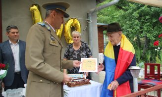 Veteran din Cluj, felicitat cu tort la împlinirea vârstei de 100 de ani. A luptat în Munții Tatra, în timpul celui de-Al Doilea Război Mondial
