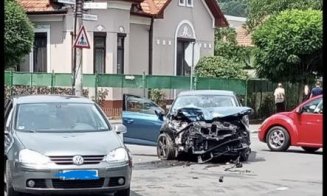 ACCIDENT în Grigorescu cu trei mașini! Trei persoane, evaluate de medici