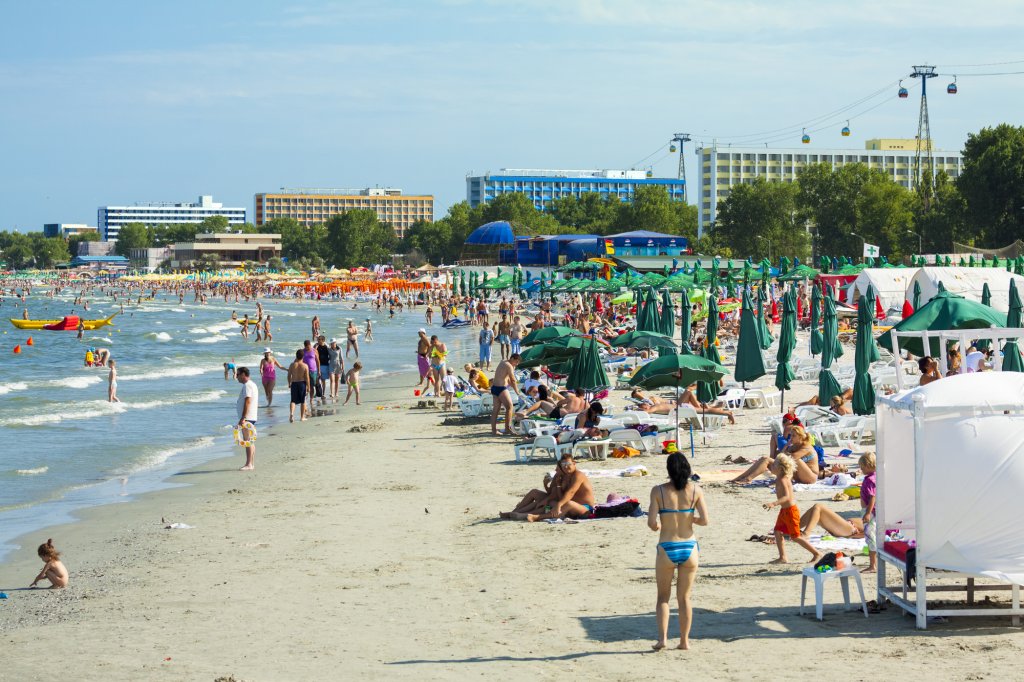 Amenzi de 132.000 lei date de Protecția Consumatorilor pe litoral. ANPC a închis temporar șapte locații din Mamaia