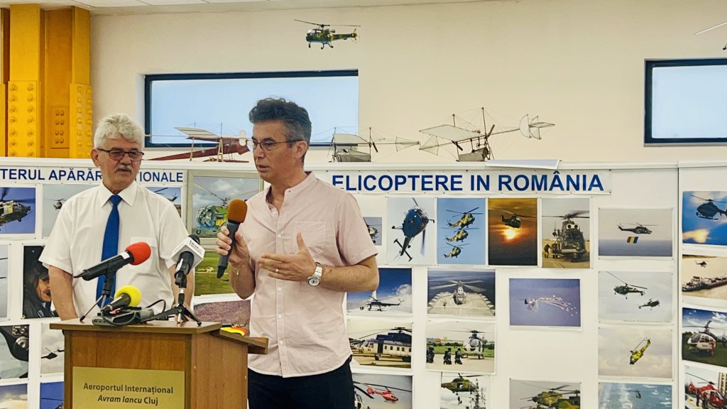 Lansare de carte la Aeroportul Cluj. „Elicoptere în România” a „decolat" oficial spre bibliotecile pasionaților de aviație