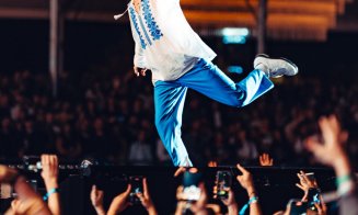 Macklemore s-a plimbat prin Cluj-Napoca, înainte de a urca pe scenă la Bonțida îmbrăcat într-o ie autentică românească. Ce i-a plăcut în capitala Transilvaniei