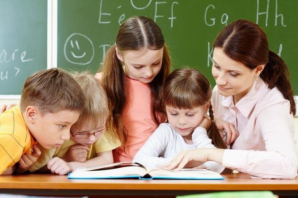 Deca: Profesorii să valorifice mai mult evaluările la clasele a II-a, a IV-a și a VI-a. Ministrul așteaptă recomandări și din partea părinților