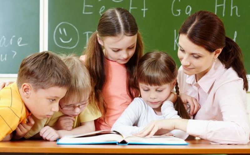 Deca: Profesorii să valorifice mai mult evaluările la clasele a II-a, a IV-a și a VI-a. Ministrul așteaptă recomandări și din partea părinților