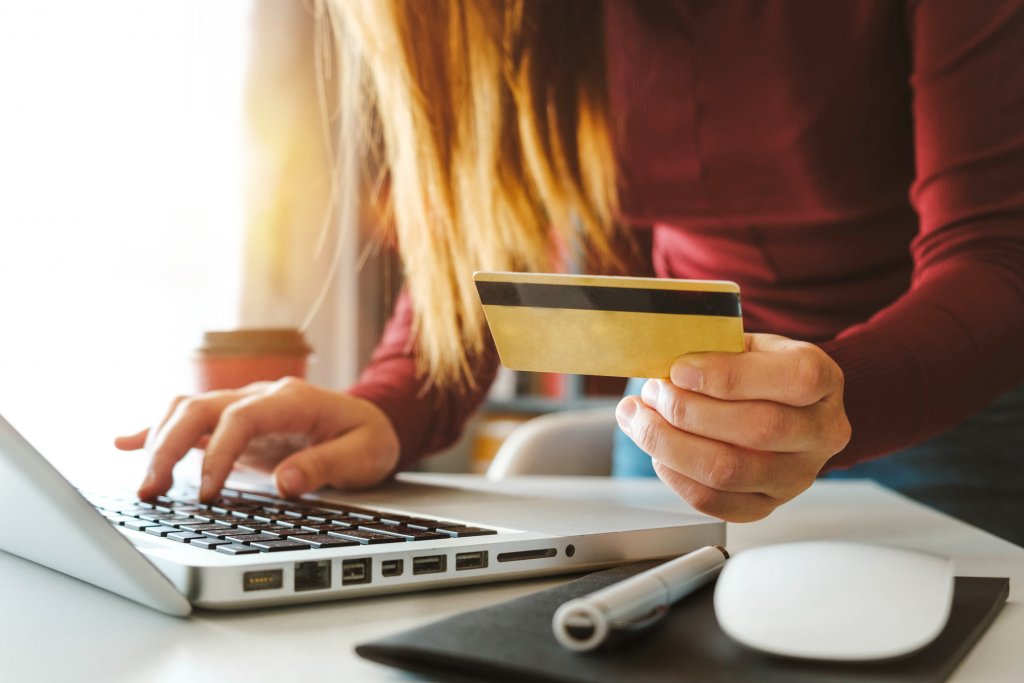 Românii au „spart” aproape 7 miliarde euro la shopping online anul trecut. Ce s-a vândut cel mai bine