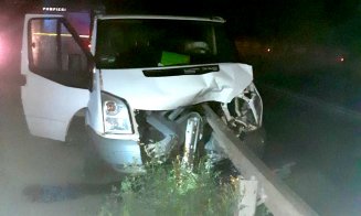 ACCIDENT în Cluj: O autoutilitară a „încălecat" parapetul drumului pe DN 1. Cum s-a petrecut accidentul
