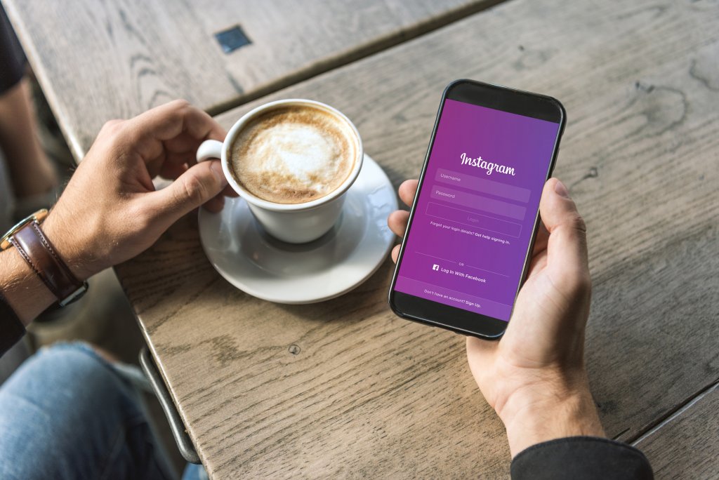 Cei mai urmăriți influenceri români de pe Instagram, în atenția ANPC. Ce scrisori au primit