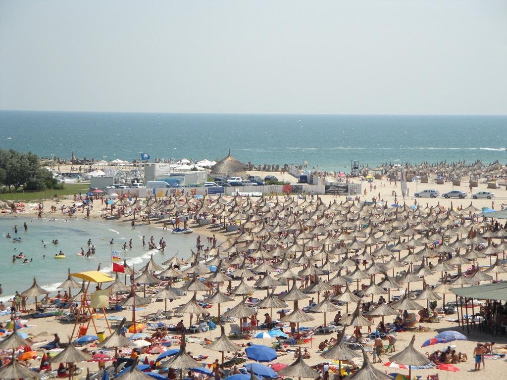 Bătaie pe litoral între salvamari și turiști. A fost deschis dosar penal, iar două persoane au ajuns la spital