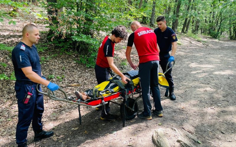 Intervenție în padurea Făget a pompierilor și salvamontiștilor. Un bărbat a fost transportat la spital