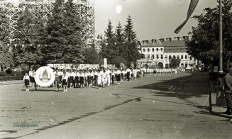 „Defilare cu ocazia zilei de 23 August (Cluj-Napoca)”