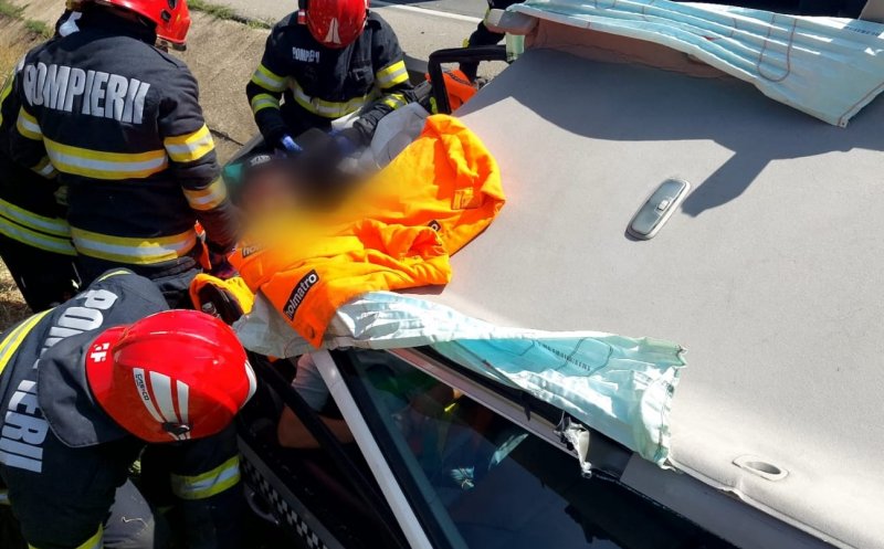 Accident cu două mașini pe Bulevardul Muncii. Două persoane, rămase încarcerate/ Se circulă în coloană