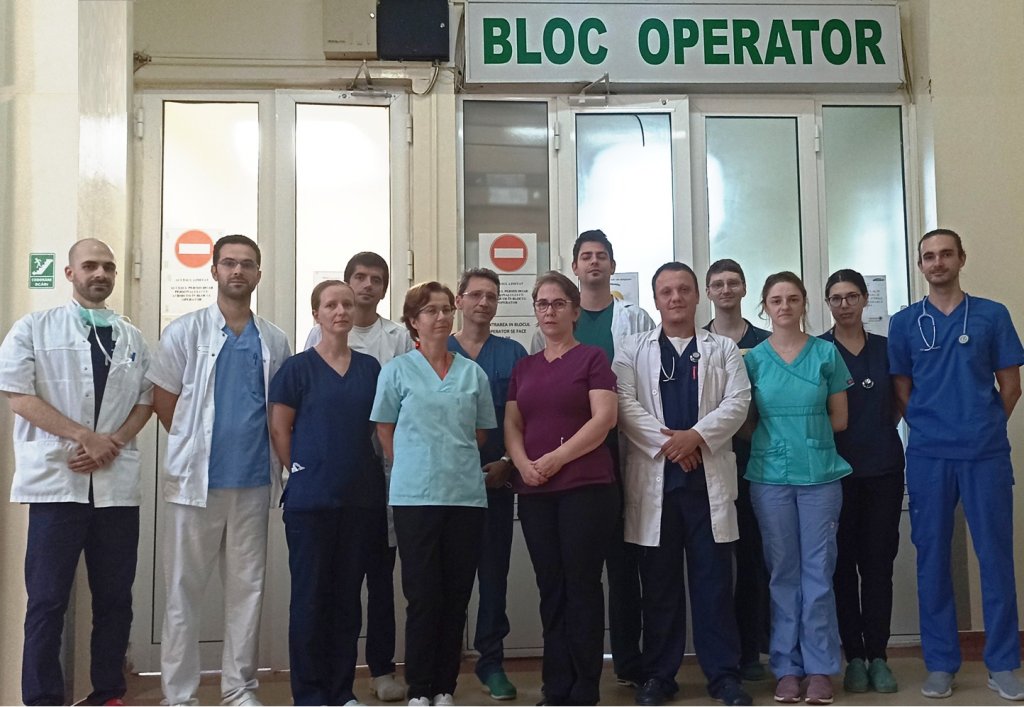 Mobilizare fără precedent la SCJU Cluj după tragedia de la Căpuș! Echipa medicală super-eroică a salvatorilor adunată într-o clipă, pe picior de voluntar, pentru a repara pașii de destin înfrânși.