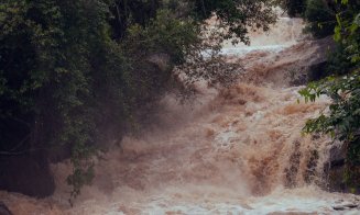 COD GALBEN de inundații pe râurile din Cluj. Vezi până când este valabil
