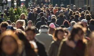 Populaţia rezidentă este de 19,05 milioane persoane. Fenomenul de îmbătrânire demografică continuă să se accentueze