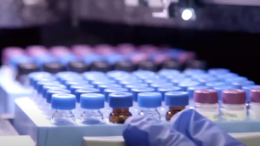 Cel  de-al treilea vaccin anti-COVID actualizat de la Pfizer/BioNTech, pe cale de a fi autorizat în UE. Cum se administrează