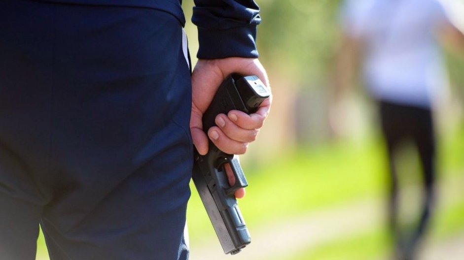 Tragedie într-o unitate militară din România: Tânăr de 23 de ani găsit mort, împușcat în inimă