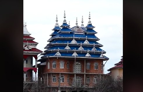 Vloggeriță spaniolă face furori pe TikTok cu imagini Incendiare ale palatelor romilor din Cluj